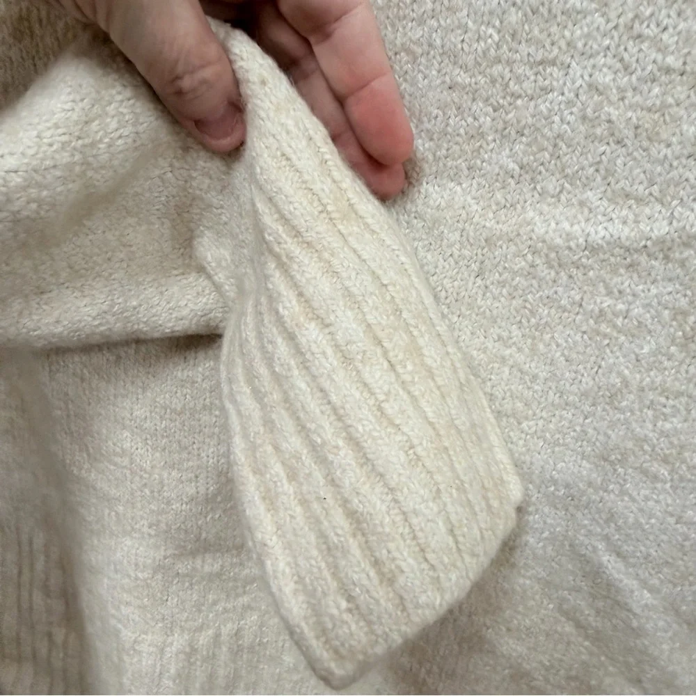 Vince crew neck ribbed wool/cashmere blend sweater in cream size medium